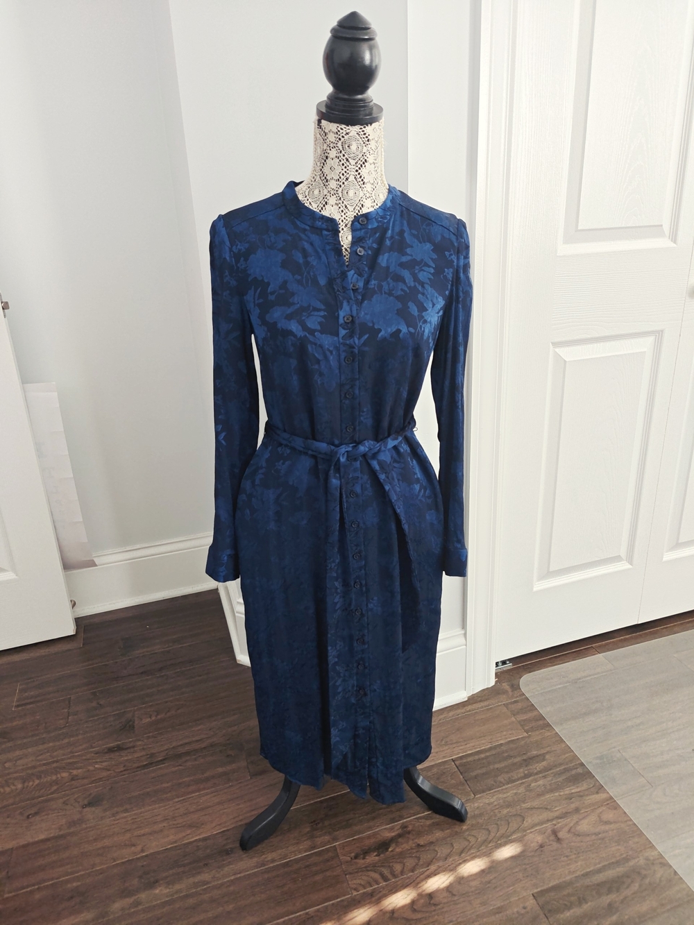 Gal Meets Glam Navy Floral Long-Sleeve Shirt Dress with Waist Tie Size 00 Small